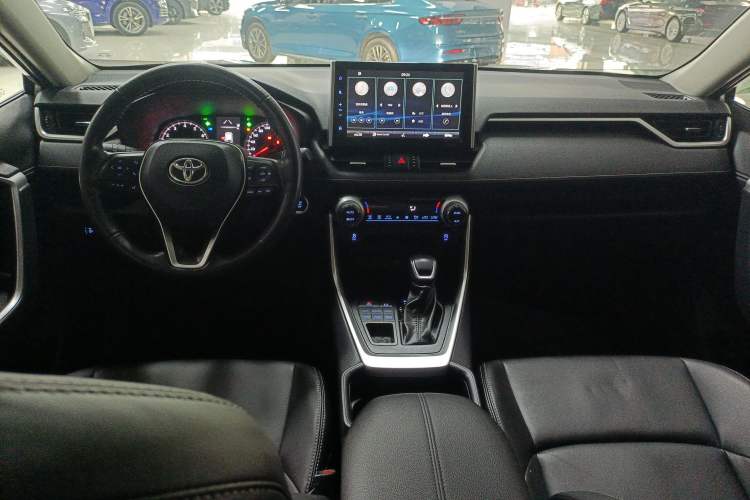 Used Toyota Wildlander 2022 2.0L CVT 4x4 Luxury PLUS Edition Interior 2