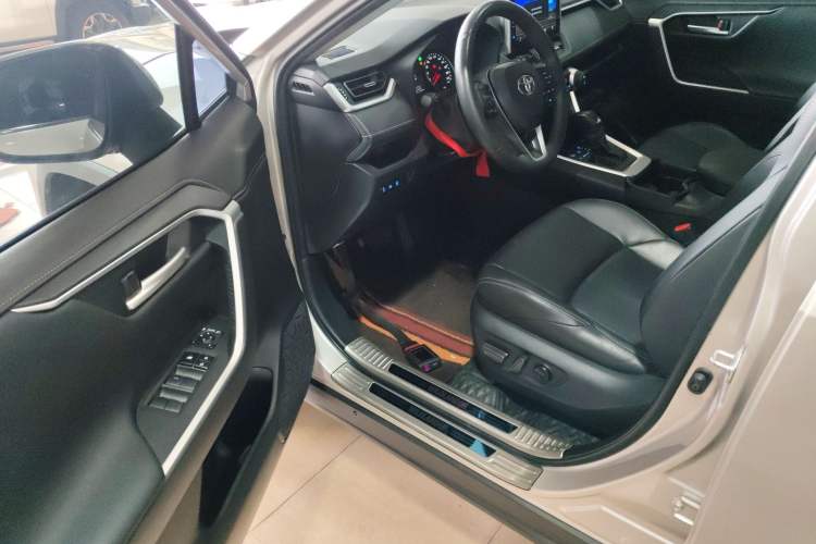 Used Toyota Wildlander 2022 2.0L CVT Two-Wheel Drive Luxury PLUS Edition Interior 3