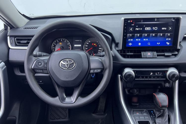 Used Toyota Wildlander 2022 Updated Version 2.0L CVT Two-Wheel Drive Leading Edition Interior 3