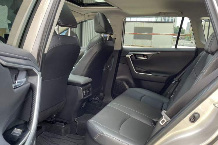 Used Toyota Wildlander 2022 Dual-Engine 2.5L E-CVT Two-Wheel Drive Luxury Edition Interior 4