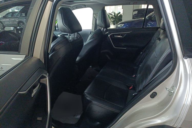 Used Toyota Wildlander 2022 2.0L CVT 4x4 Luxury PLUS Edition Interior 4