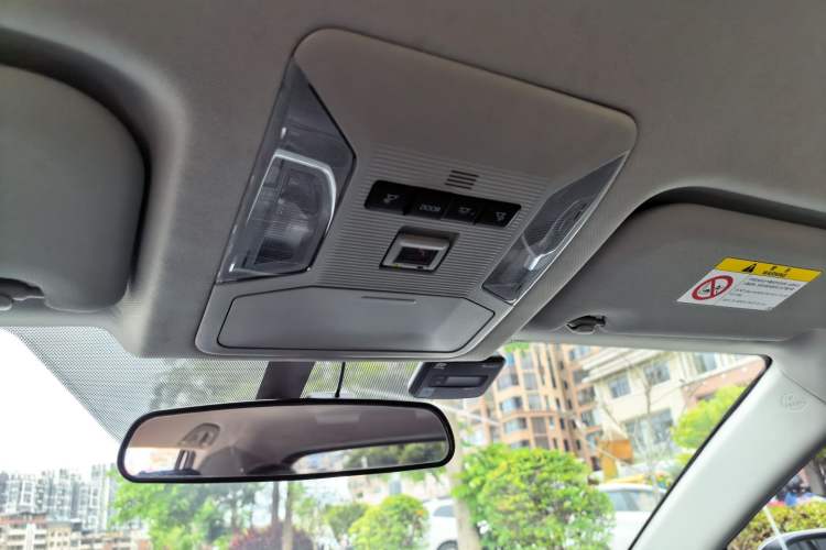 Used Toyota Wildlander 2022 Updated Version 2.0L CVT Two-Wheel Drive Leading Edition Interior 4
