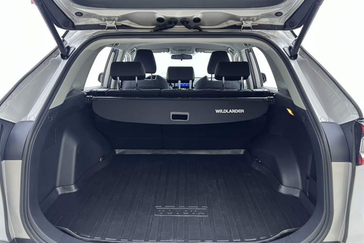 Used Toyota Wildlander 2022 Updated Version 2.0L CVT Two-Wheel Drive Leading Edition Interior 5