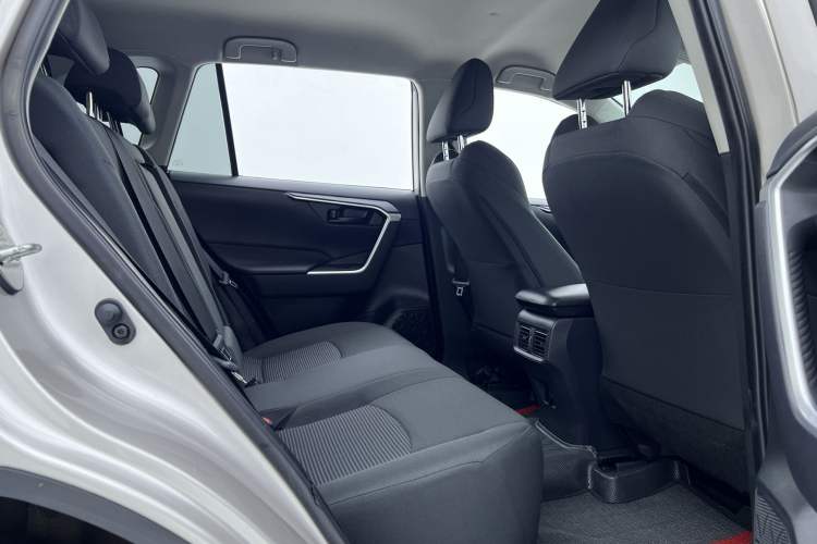 Used Toyota Wildlander 2022 Updated Version 2.0L CVT Two-Wheel Drive Leading Edition Interior 6