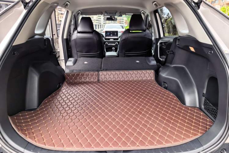 Used Toyota Wildlander 2022 Updated Version 2.0L CVT Two-Wheel Drive Leading Edition Interior 6