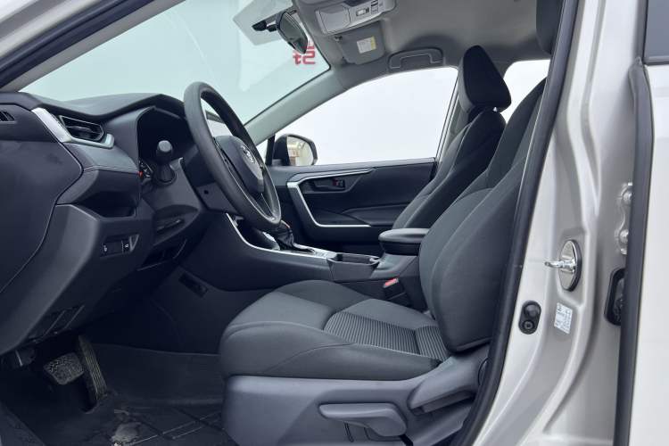 Used Toyota Wildlander 2022 Updated Version 2.0L CVT Two-Wheel Drive Leading Edition Interior 8