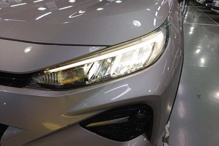 Used Toyota Wildlander 2022 Dual-Motor 2.5L E-CVT 4x4 Luxury PLUS Edition Left Front Headlight