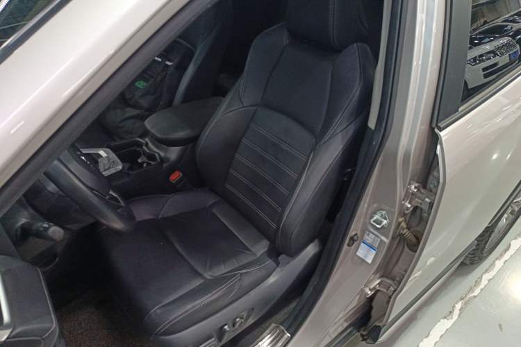 Used Toyota Wildlander 2022 Dual-Motor 2.5L E-CVT 4x4 Luxury PLUS Edition Left Front Seat