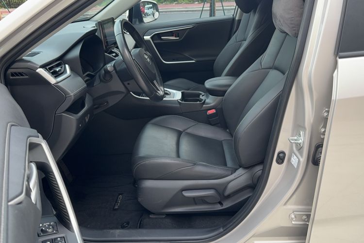 Used Toyota Wildlander 2022 Dual-Engine 2.5L E-CVT Two-Wheel Drive Urban Edition Left Front Seat