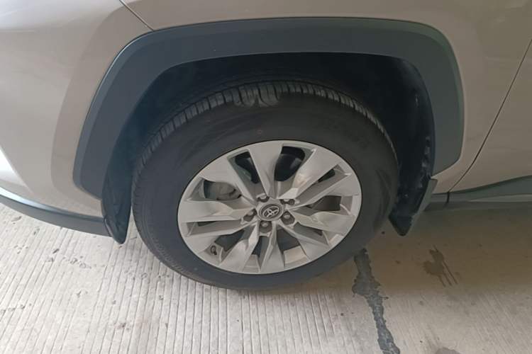 Used Toyota Wildlander 2022 Updated Version 2.0L CVT Two-Wheel Drive Leading Edition Left Front Wheel Hub
