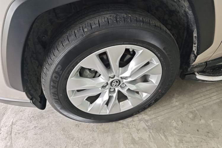 Used Toyota Wildlander 2022 Updated Version 2.0L CVT Two-Wheel Drive Leading Edition Left Front Wheel Hub