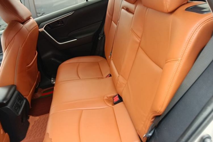 Used Toyota Wildlander 2022 Updated Version 2.0L CVT Two-Wheel Drive Leading Edition Left Rear Seat