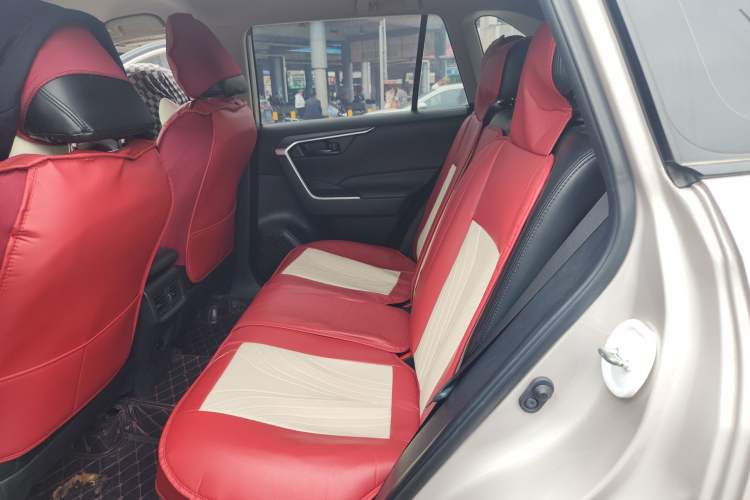 Used Toyota Wildlander 2022 Updated Version 2.0L CVT Two-Wheel Drive Leading Edition Left Rear Seat