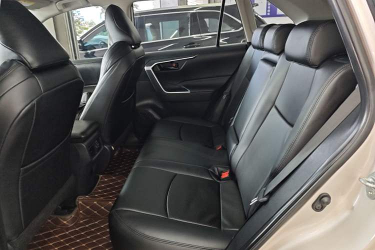 Used Toyota Wildlander 2022 Updated Version 2.0L CVT Two-Wheel Drive Leading Edition Left Rear Seat