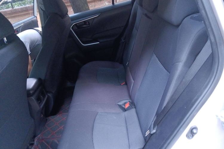 Used Toyota Wildlander 2022 Updated Version 2.0L CVT Two-Wheel Drive Leading Edition Left Rear Seat