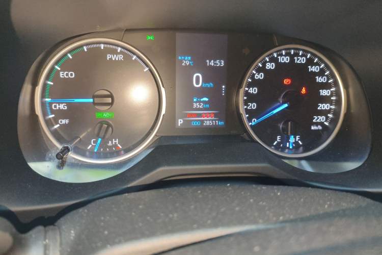 Used Toyota Wildlander 2022 Dual-Engine 2.5L E-CVT Two-Wheel Drive Prestige Edition Odometer Close Up