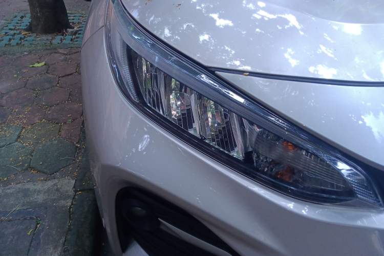 Used Toyota Wildlander 2022 Updated Version 2.0L CVT Two-Wheel Drive Leading Edition Right Front Headlight