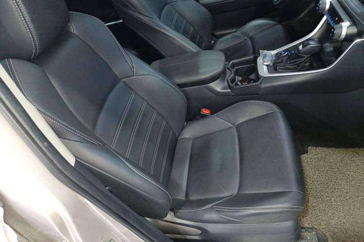 Used Toyota Wildlander 2022 Dual-Motor 2.5L E-CVT 4x4 Luxury PLUS Edition Right Front Seat