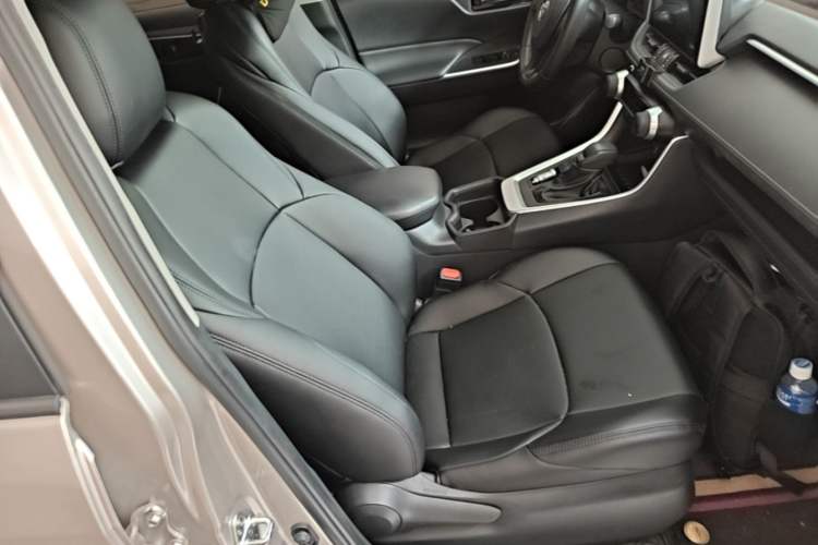 Used Toyota Wildlander 2022 2.0L CVT Two-Wheel Drive Leading Edition Right Front Seat