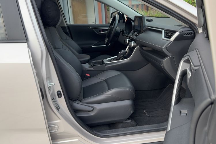 Used Toyota Wildlander 2022 Dual-Engine 2.5L E-CVT Two-Wheel Drive Urban Edition Right Front Seat