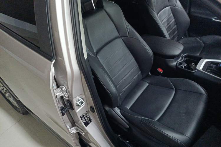 Used Toyota Wildlander 2022 2.0L CVT 4x4 Luxury PLUS Edition Right Front Seat