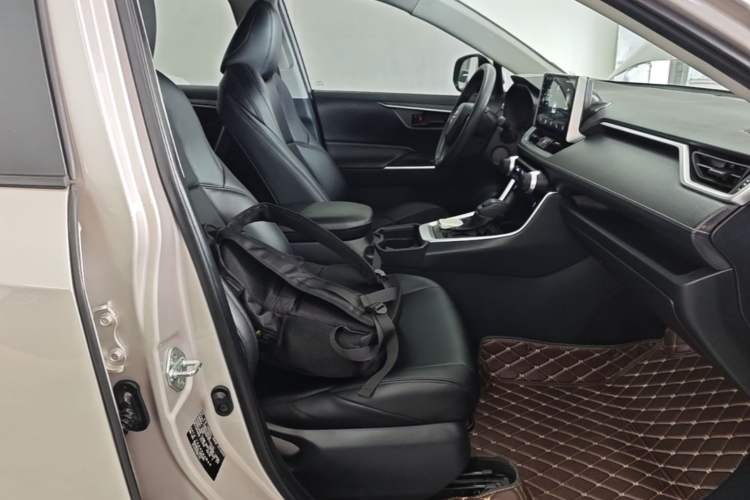 Used Toyota Wildlander 2022 Updated Version 2.0L CVT Two-Wheel Drive Leading Edition Right Front Seat