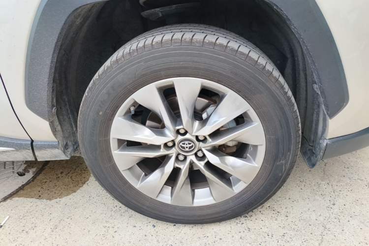 Used Toyota Wildlander 2022 2.0L CVT 4x4 Luxury PLUS Edition Right Front Wheel Hub