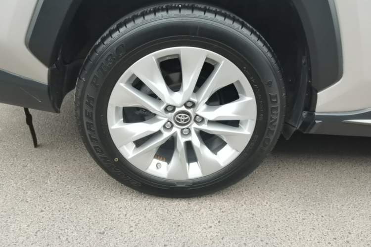Used Toyota Wildlander 2022 Updated Version 2.0L CVT Two-Wheel Drive Leading Edition Right Rear Wheel Hub