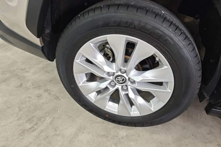 Used Toyota Wildlander 2022 Updated Version 2.0L CVT Two-Wheel Drive Leading Edition Right Rear Wheel Hub