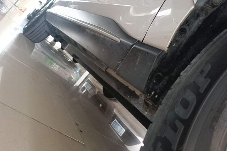Used Toyota Wildlander 2022 2.0L CVT Two-Wheel Drive Luxury PLUS Edition Right Side Sill