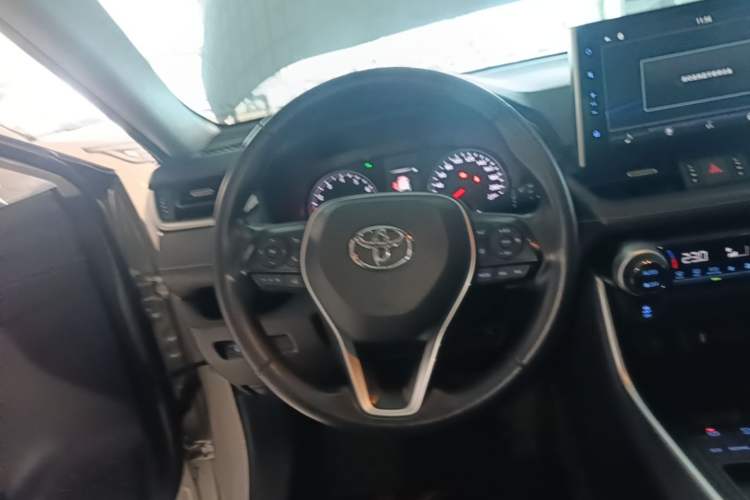 Used Toyota Wildlander 2022 2.0L CVT Two-Wheel Drive Luxury PLUS Edition Steering Wheel