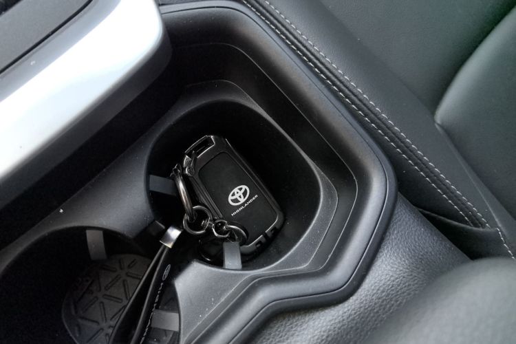Used Toyota Wildlander 2022 2.0L CVT Two-Wheel Drive Luxury PLUS Edition Vehicle Key
