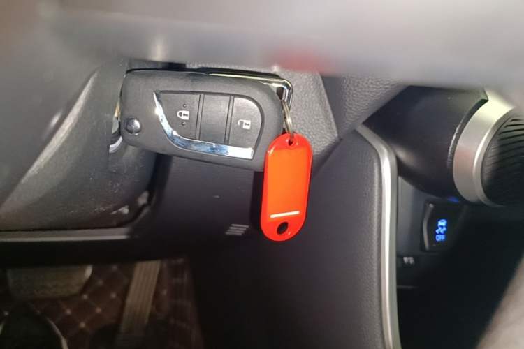 Used Toyota Wildlander 2022 Updated Version 2.0L CVT Two-Wheel Drive Leading Edition Vehicle Key