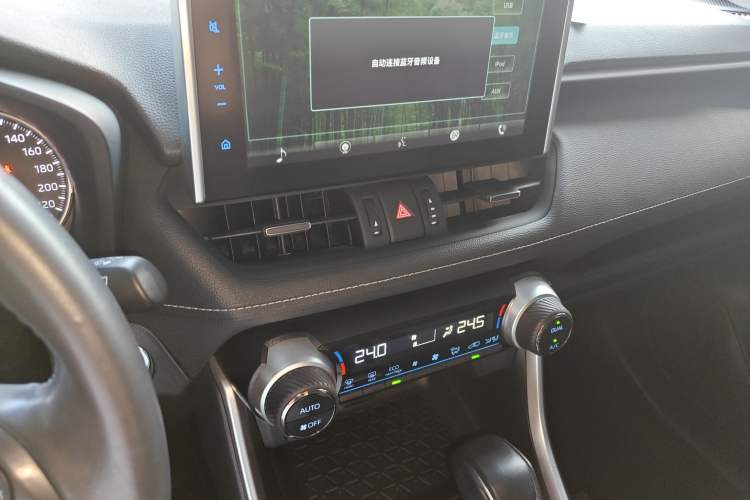 Used Toyota Wildlander 2022 Dual-Engine 2.5L E-CVT Two-Wheel Drive Luxury PLUS Edition Audio And AC Panel