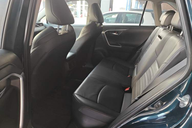 Used Toyota Wildlander 2022 Dual-Engine 2.5L E-CVT Two-Wheel Drive Luxury PLUS Edition Interior 4