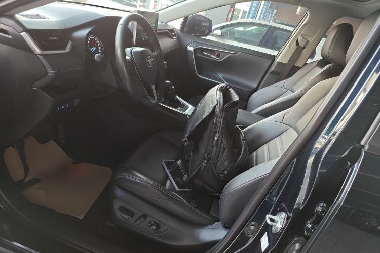 Used Toyota Wildlander 2022 Dual-Engine 2.5L E-CVT Two-Wheel Drive Luxury PLUS Edition Left Front Seat
