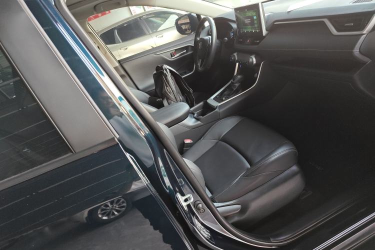 Used Toyota Wildlander 2022 Dual-Engine 2.5L E-CVT Two-Wheel Drive Luxury PLUS Edition Right Front Seat