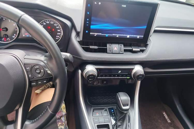 Used Toyota Wildlander 2022 2.0L CVT Two-Wheel Drive Luxury PLUS Edition Audio And AC Panel