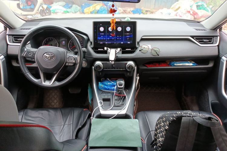 Used Toyota Wildlander 2022 2.0L CVT Two-Wheel Drive Luxury Edition Center Console