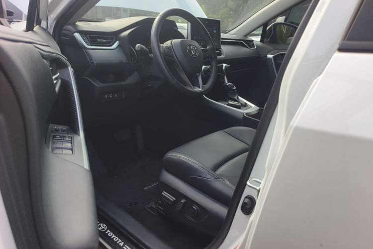 Used Toyota Wildlander 2022 2.0L CVT Two-Wheel Drive Luxury PLUS Edition Driver Seat