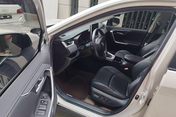 Used Toyota Wildlander 2022 2.0L CVT Two-Wheel Drive Luxury PLUS Edition Driver Seat