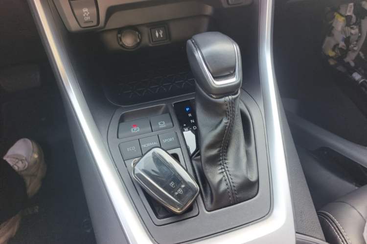 Used Toyota Wildlander 2022 2.0L CVT Two-Wheel Drive Luxury PLUS Edition Gear Lever