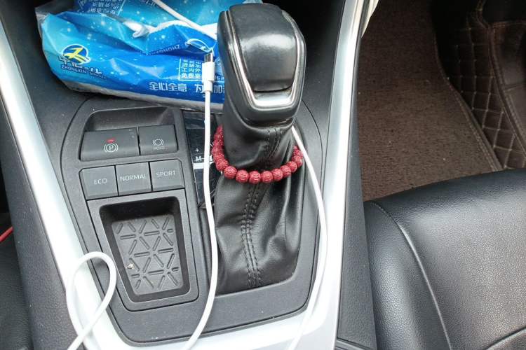 Used Toyota Wildlander 2022 2.0L CVT Two-Wheel Drive Luxury Edition Gear Lever