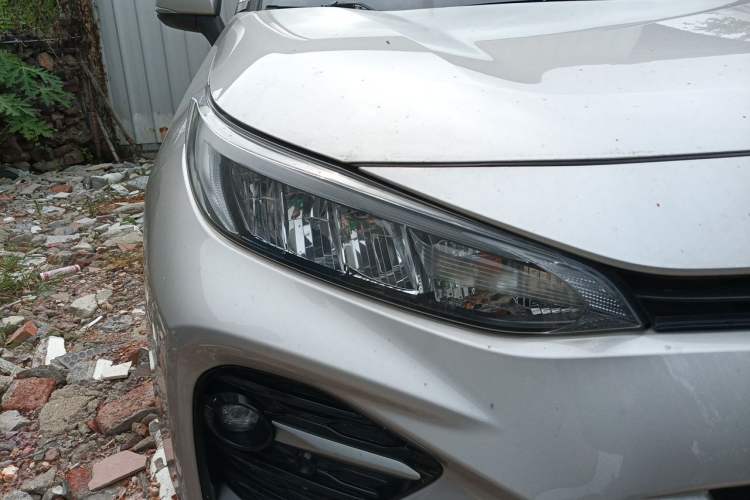 Used Toyota Wildlander 2022 2.0L CVT Two-Wheel Drive Luxury Edition Right Front Headlight