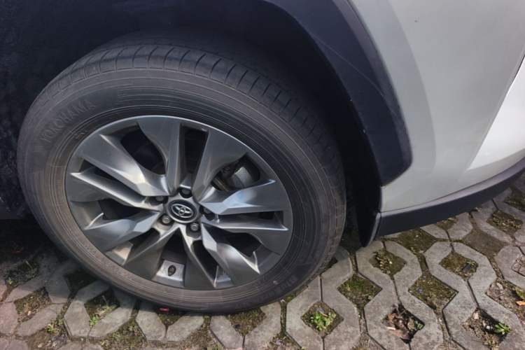 Used Toyota Wildlander 2022 2.0L CVT Two-Wheel Drive Luxury PLUS Edition Right Front Wheel Hub