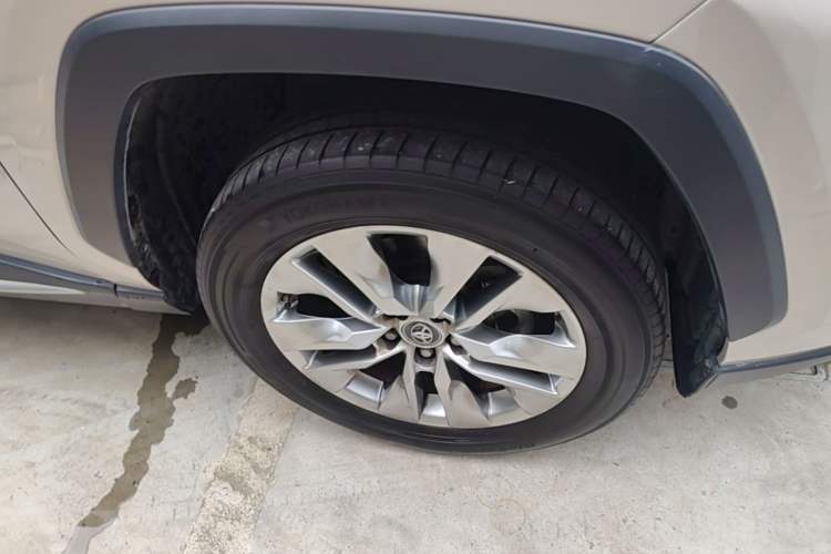 Used Toyota Wildlander 2022 2.0L CVT Two-Wheel Drive Luxury PLUS Edition Right Front Wheel Hub