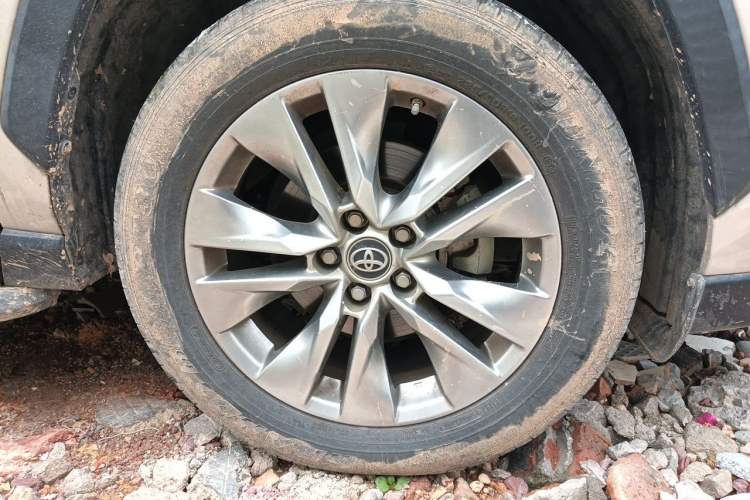 Used Toyota Wildlander 2022 2.0L CVT Two-Wheel Drive Luxury Edition Right Front Wheel Hub