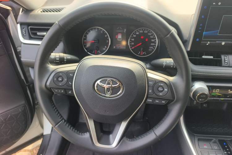 Used Toyota Wildlander 2022 2.0L CVT Two-Wheel Drive Luxury PLUS Edition Steering Wheel