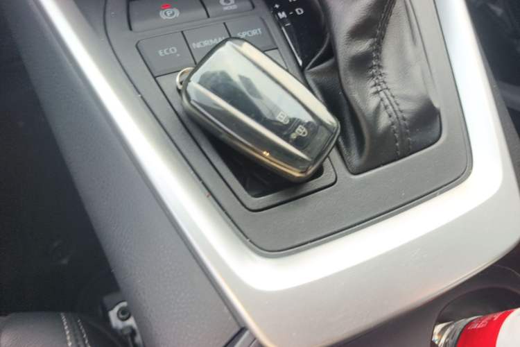 Used Toyota Wildlander 2022 2.0L CVT Two-Wheel Drive Luxury PLUS Edition Vehicle Key
