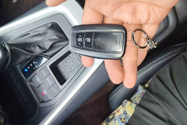 Used Toyota Wildlander 2022 2.0L CVT Two-Wheel Drive Luxury PLUS Edition Vehicle Key
